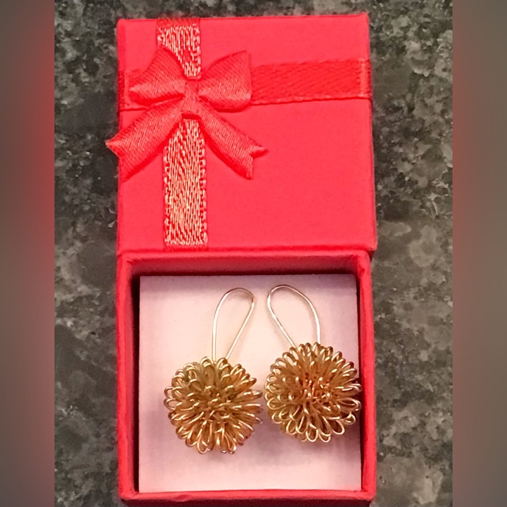 NEW! 14k Gold Plated Wire Flower Bud Dangling Earrings w Gold Plated Wire Clasps